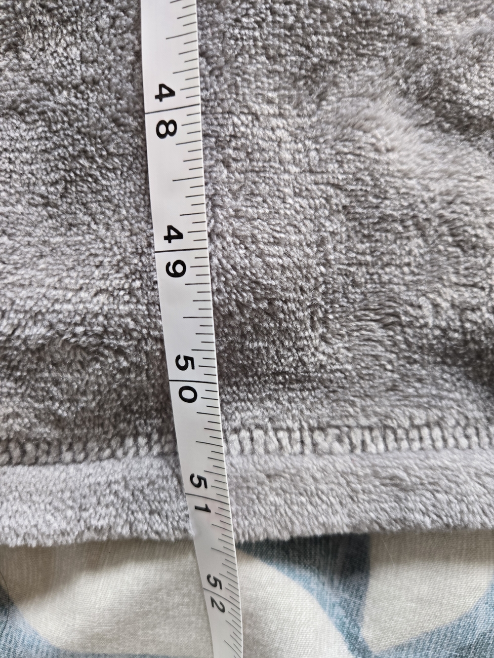 Natori Light Gray Plush Robe with Spotted Trim - Picture 12 of 12